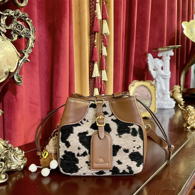 

high quality luxury brand Small design cow pattern bucket bag for women in autumn and winter 2023