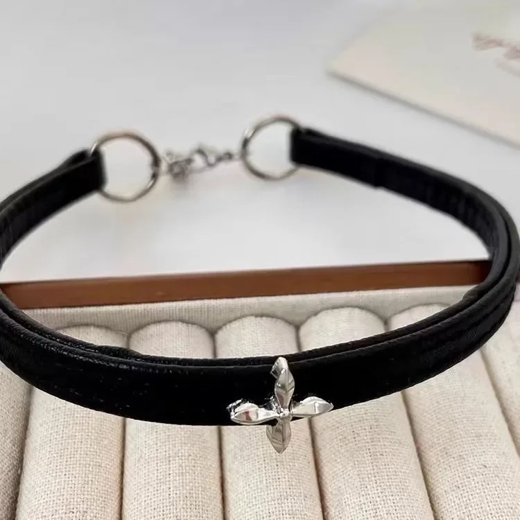 Готический Харадзюку Индивидуальность Чжан Юаньинг же модель Крест Черный