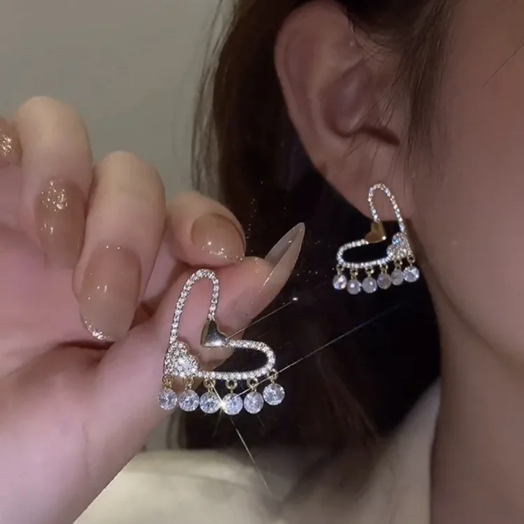 

2022 New Micro-set Zircon Tassel Love Earrings Korean Fashion Personality Earrings Simple Earrings Party Jewelry Beautiful Gift