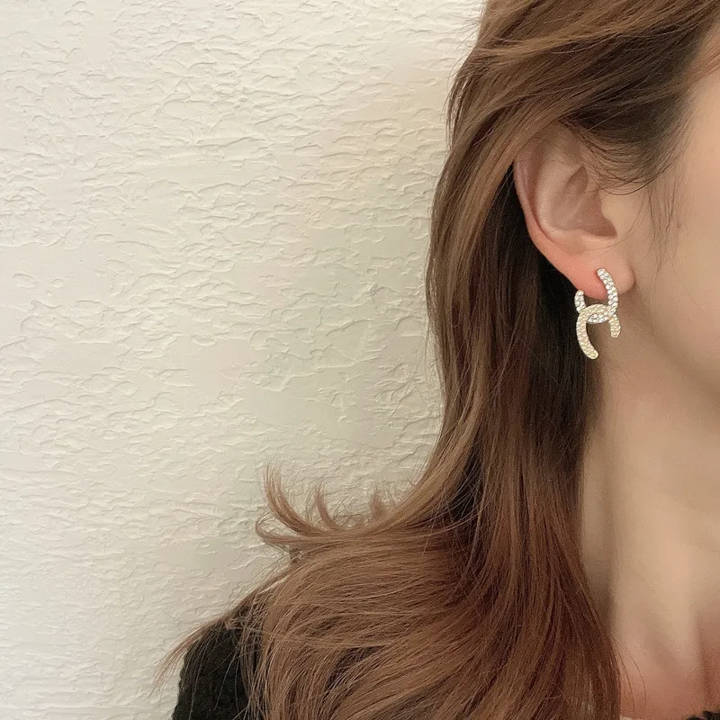 

Серьги с жемчугом и крестом, роскошная бижутерия для женщин, подарок на день Святого Валентина, корейские серьги-гвоздики, классические сер...