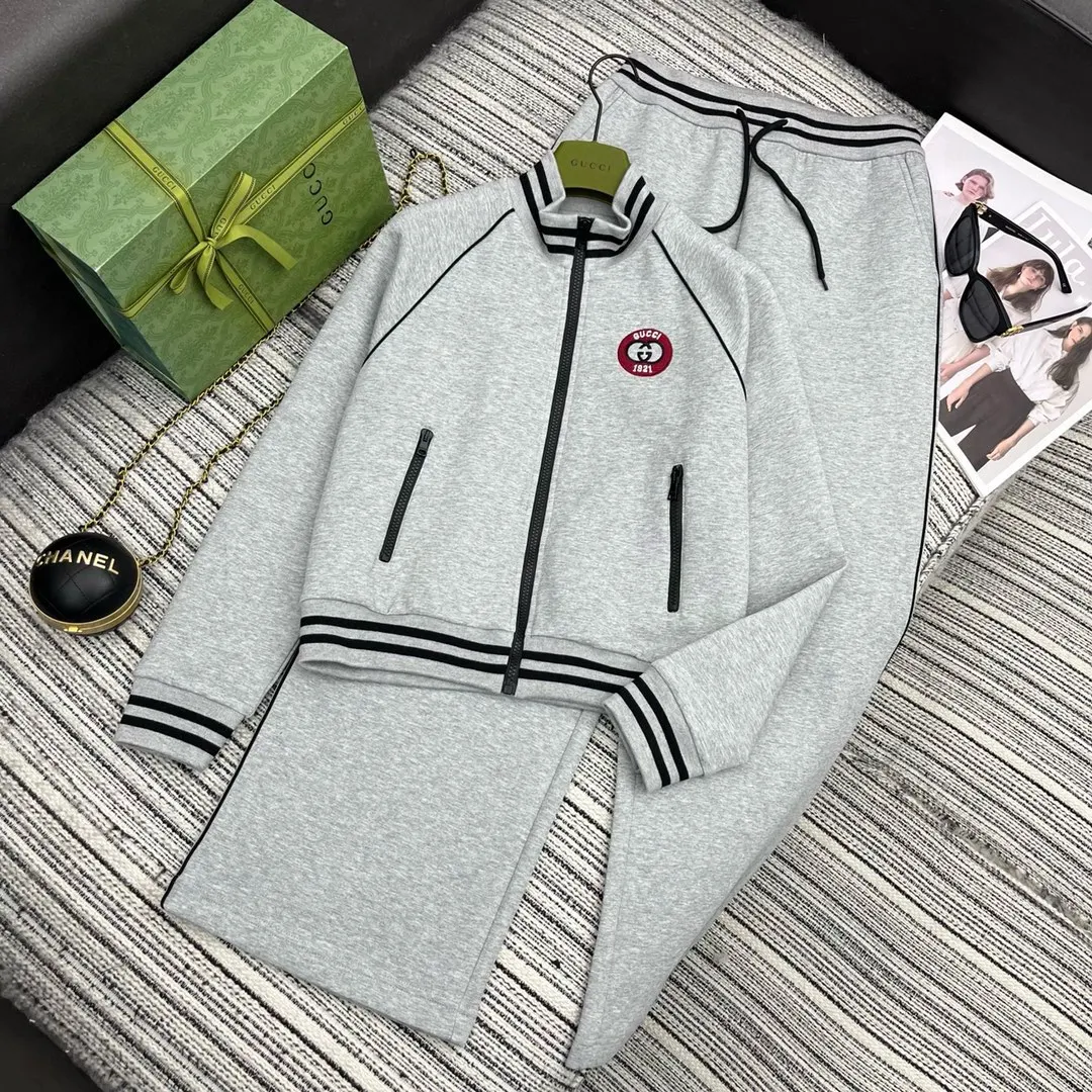 Модный костюм