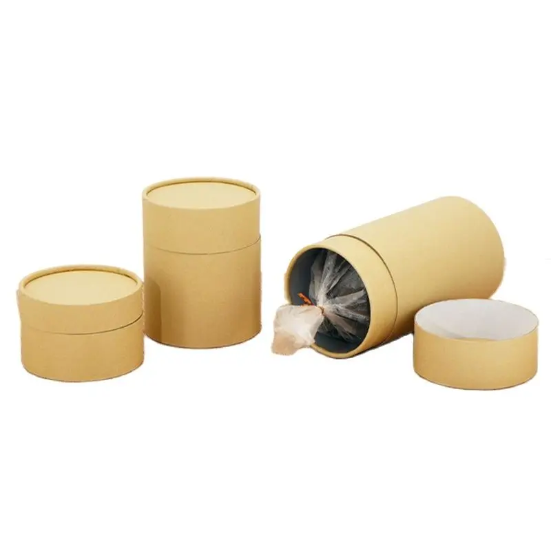 Коричневые круглые картонные коробки из крафт-бумаги с напечатанным логотипом