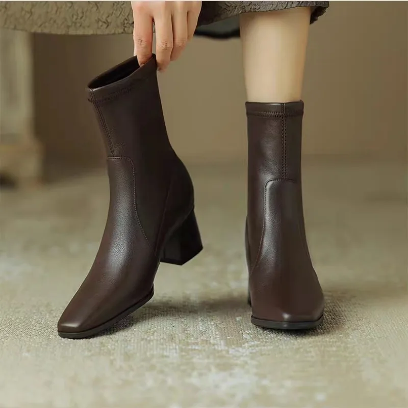 Женские ботинки челси на высоком каблуке с острым носком