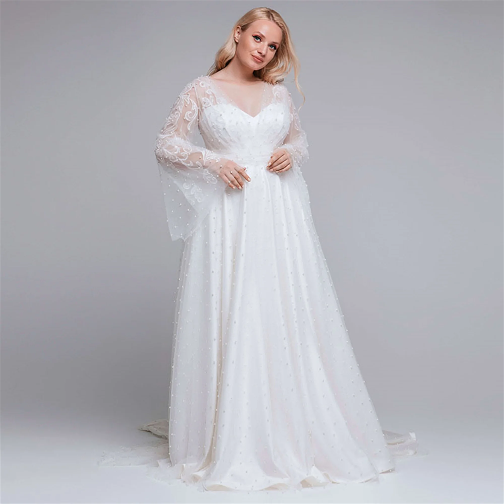 

Потрясающие свадебные платья-трапеции с V-образным вырезом и длинными рукавами