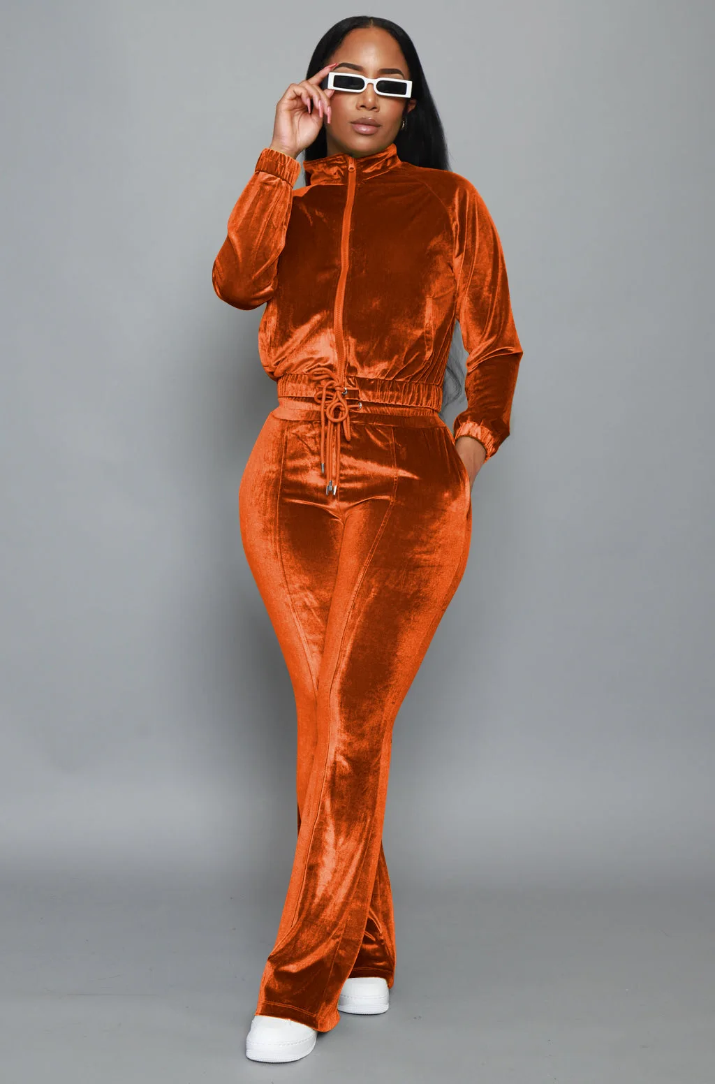 

Женский бархатный спортивный костюм из двух предметов, куртка на молнии и расклешенные брюки