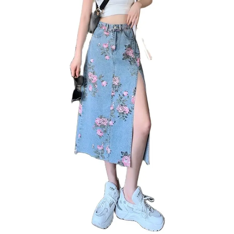 

Женская джинсовая юбка с завышенной талией и цветочным принтом спереди, асимметричный разрез, накладной карман