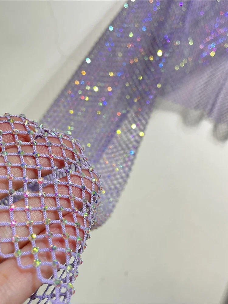 Женский укороченный топ с кристаллами