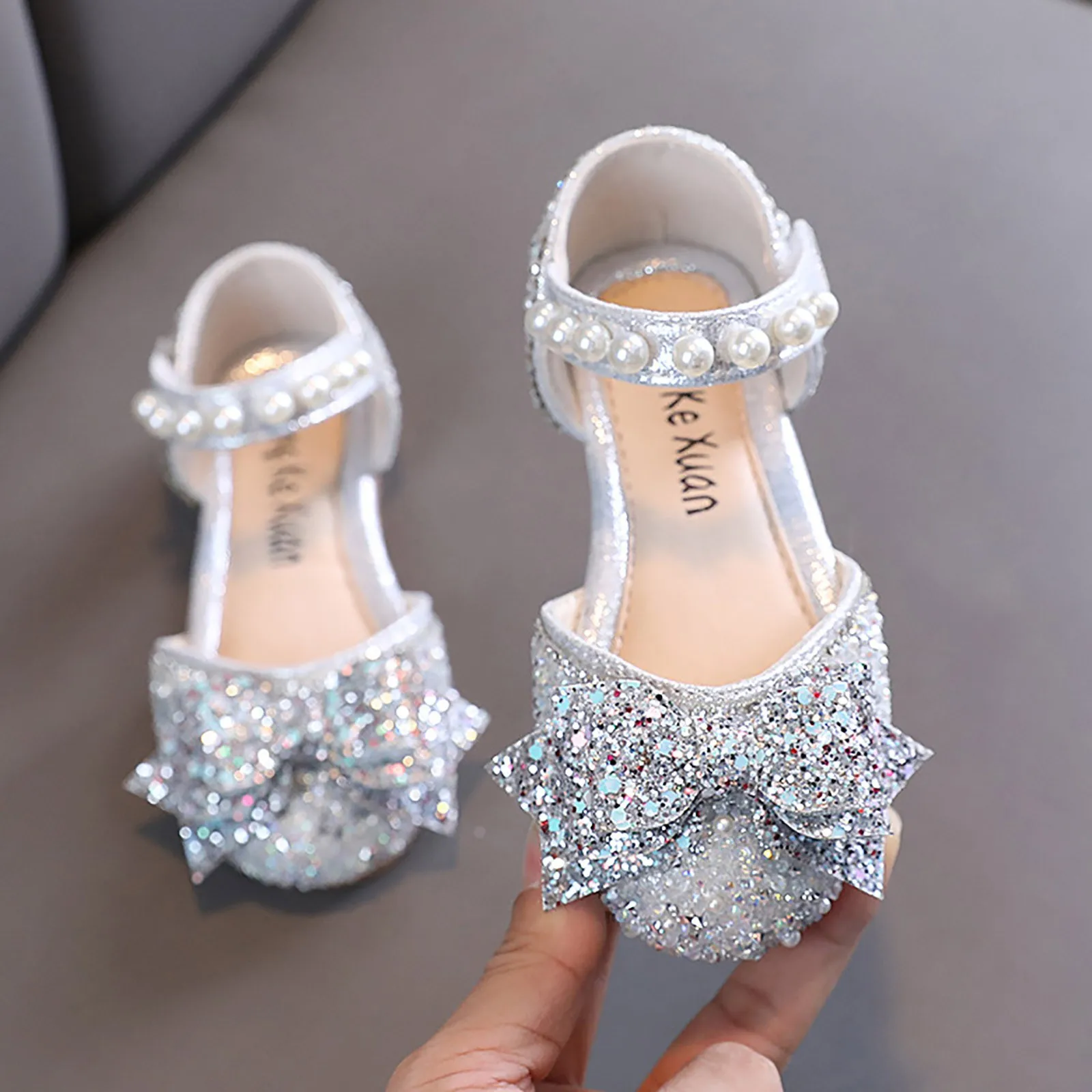 

Performance Dance Shoes For Girls Childrens Shoes Pearl Rhinestones Bowknot Shining Kids Princess Shoes Girls Beach Sandals