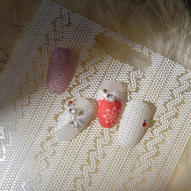 Наклейки для ногтей объемные вязаные с белым свитером