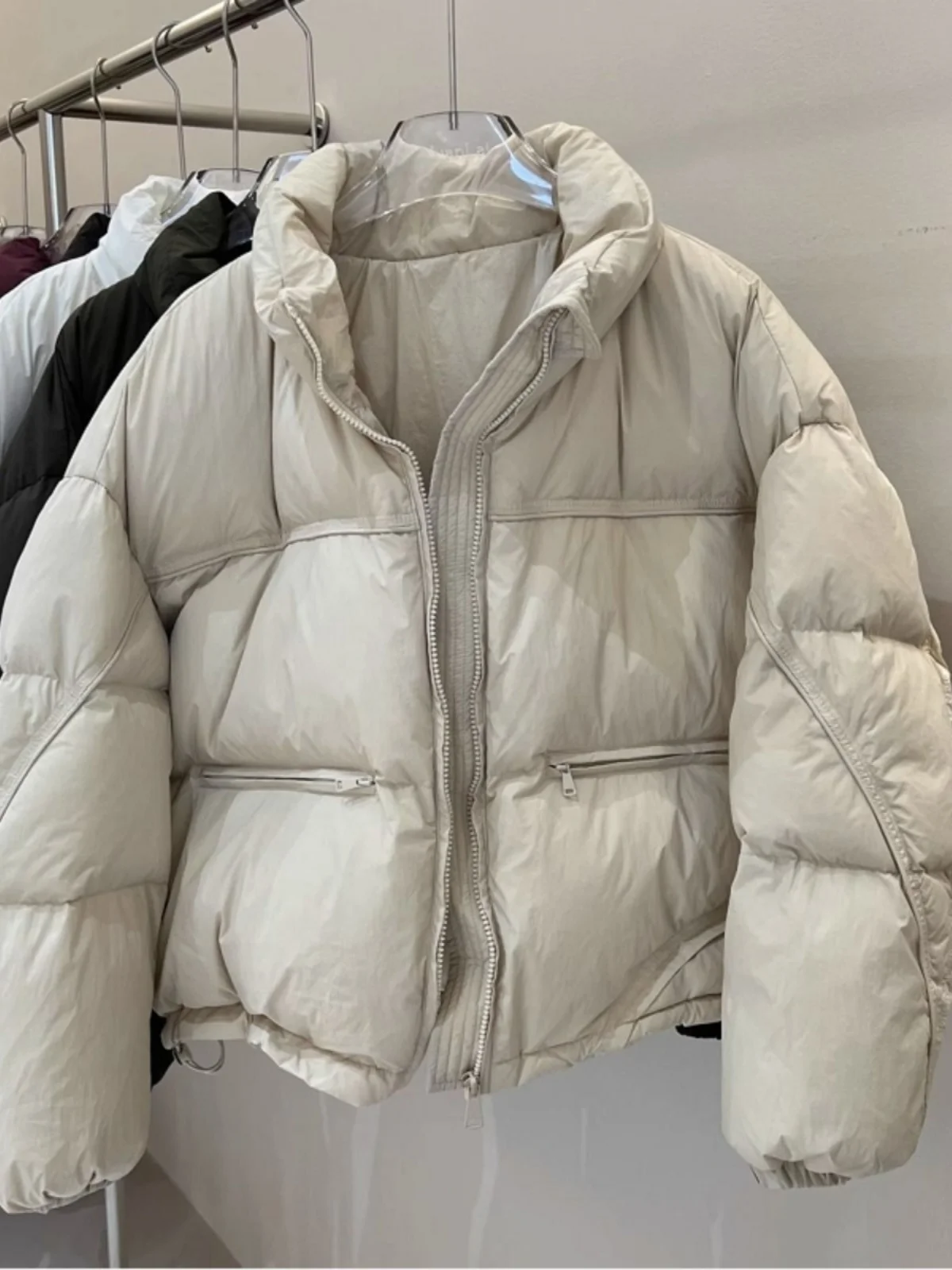 Короткий пуховик больших размеров с воротником-стойкой одежда хлопковой