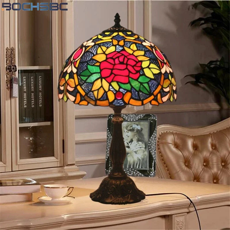 

BOCHSBC tiffany style desk lamp red rose green leaf lampshade stained glass table light alloy frame home decor handicraft e27