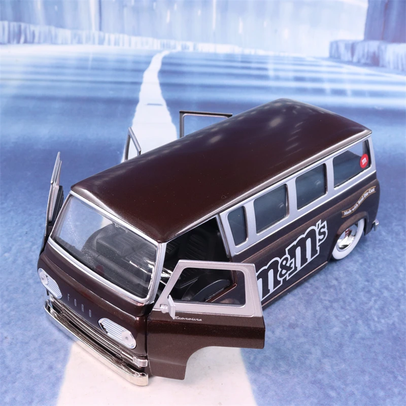 Модель автомобиля Nicce 1:24 M & M'S 1965 Ford Econoline литый под давлением модель из
