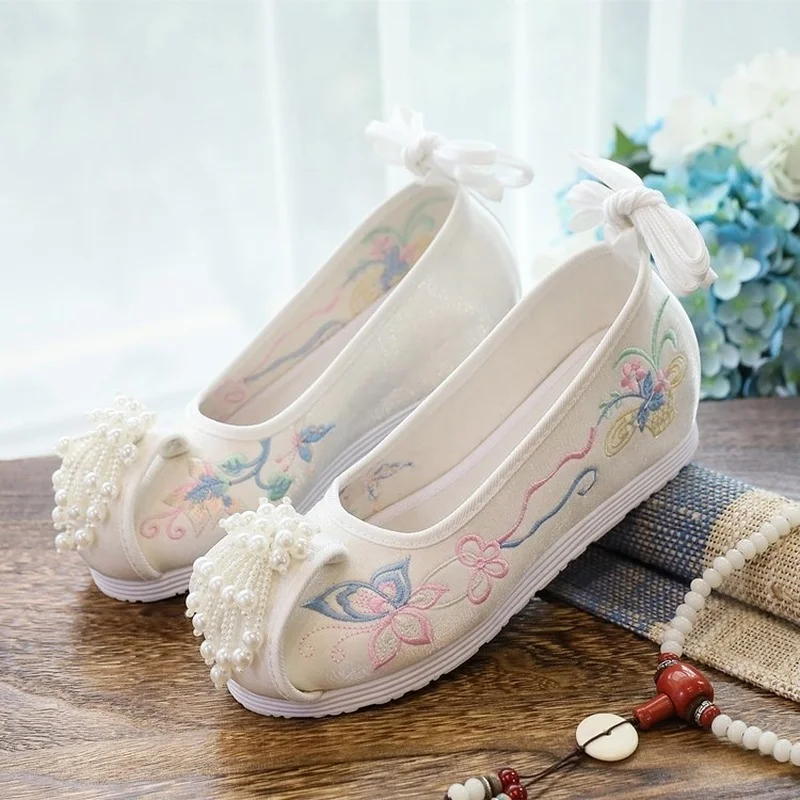 

New Hanfu shoes with height-enhancing embroidery shoes, fashionable women's single shoes, cloth shoes, ancient costume bow shoes