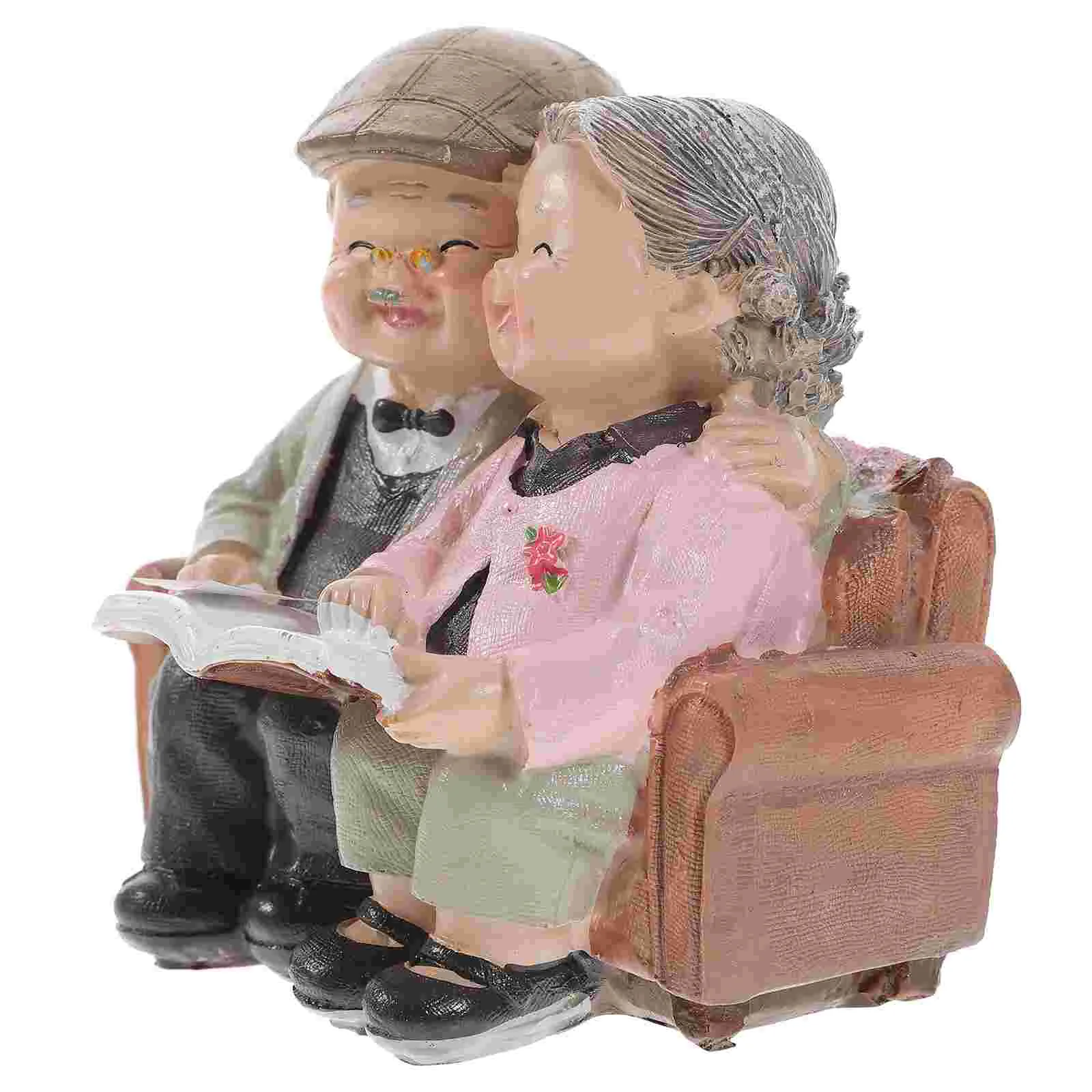 

Elderly Couple Figurines Cake Topper Resin Husband Wife Statue Valentines Day Miniature Grandparents Parents Figure for Wedding