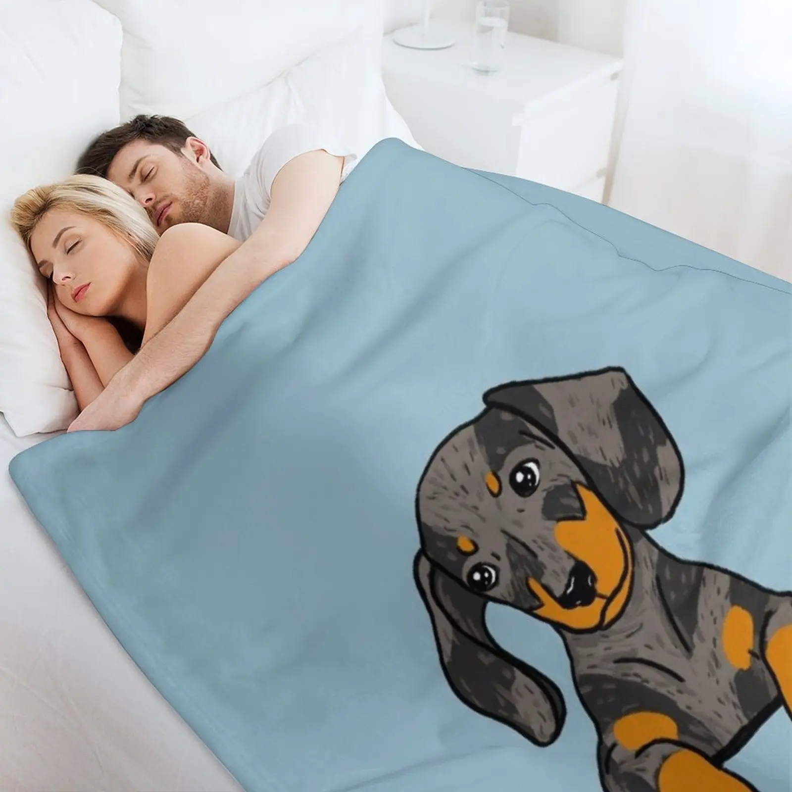 Щеня таксы Dapple в карманном одеяле