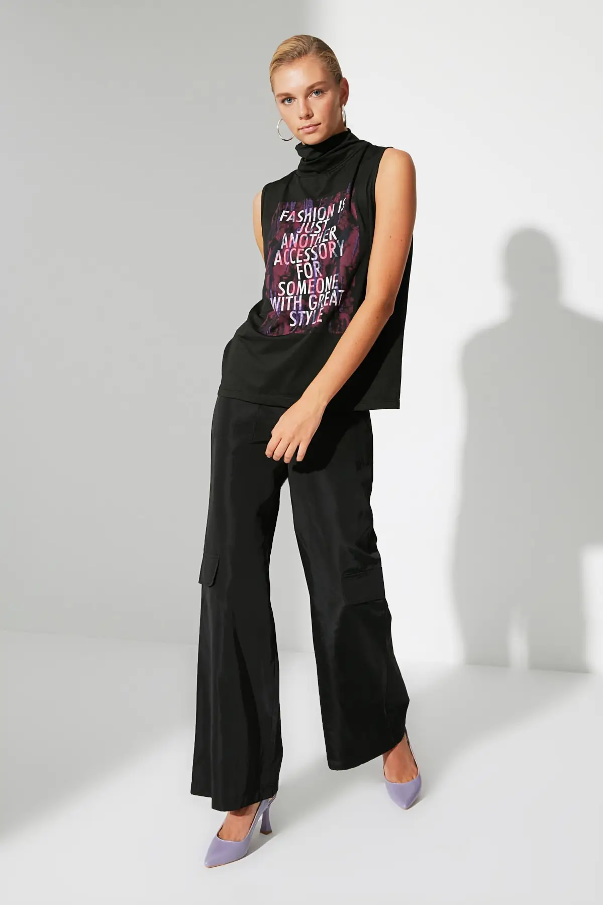 

Trendyol Printed Sheer Neckline Basic Knitted T-Shirt TWOAW22TS0034