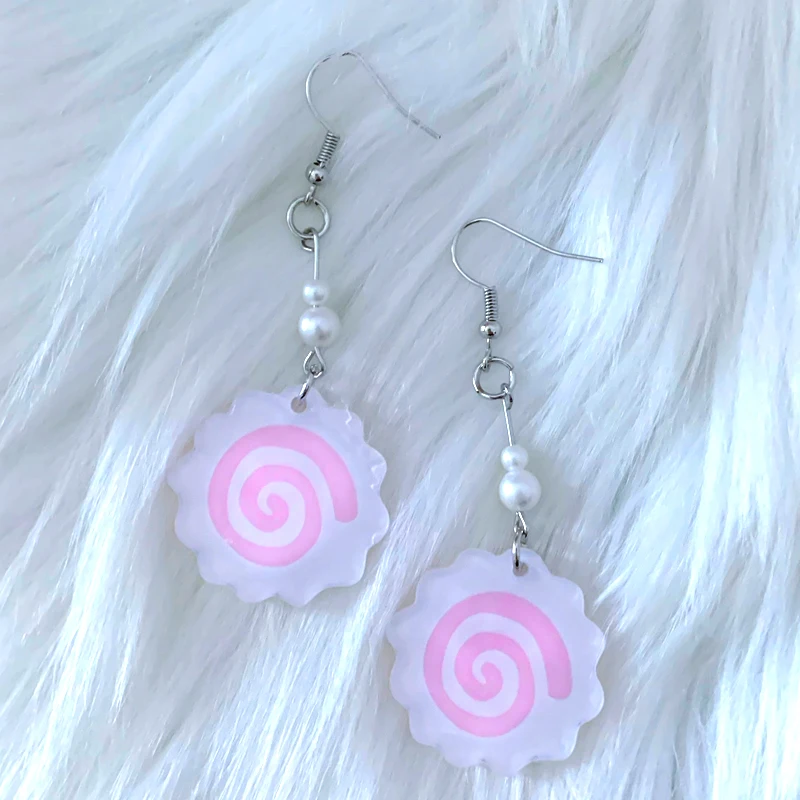 Розовые акриловые серьги-подвески в форме торта