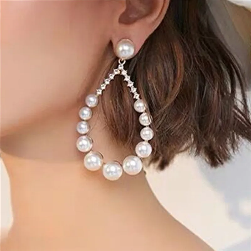 Серьги-кольца женские с белыми жемчужинами большие круглые ювелирные украшения