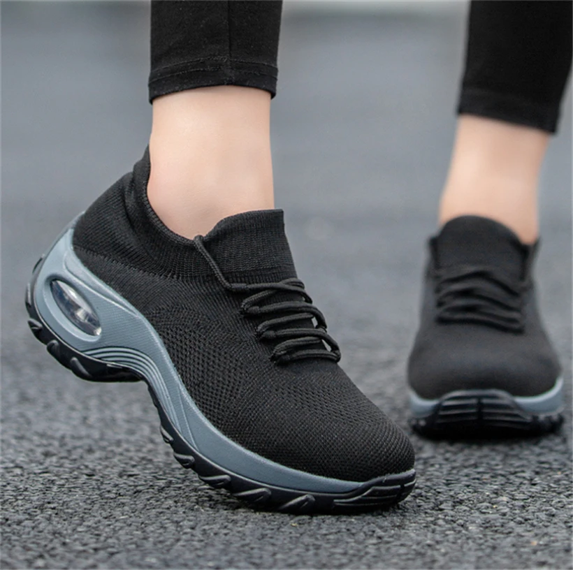 Mesh Breathable Women Sports Shoes New Four Seasons Flying Woven Leisure Running Shoes Ladies Light Flat Walking Sneakers