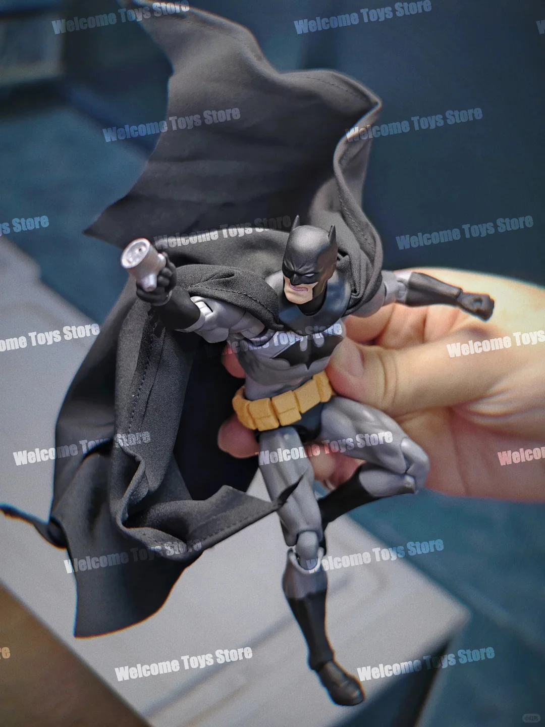 Фото В наличии: Фигурка Бэтмена Hush Mafex 126 (черная версия) от DC, аниме-фигурка, статуэтка, модель, подарки на заказ, детские игрушки №2