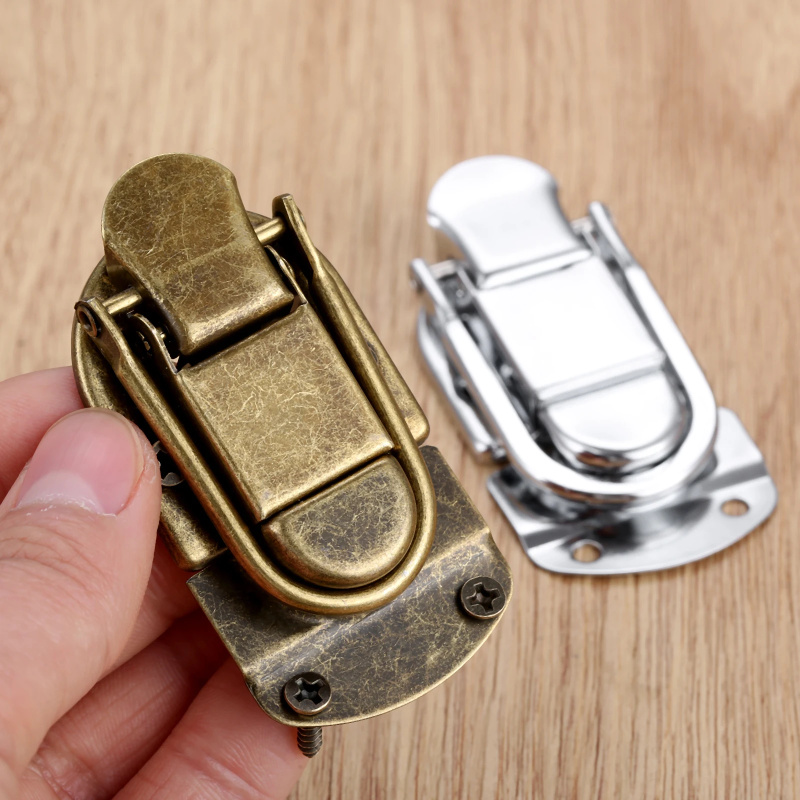 

Металлическая застежка Toggle Latch серебристого цвета