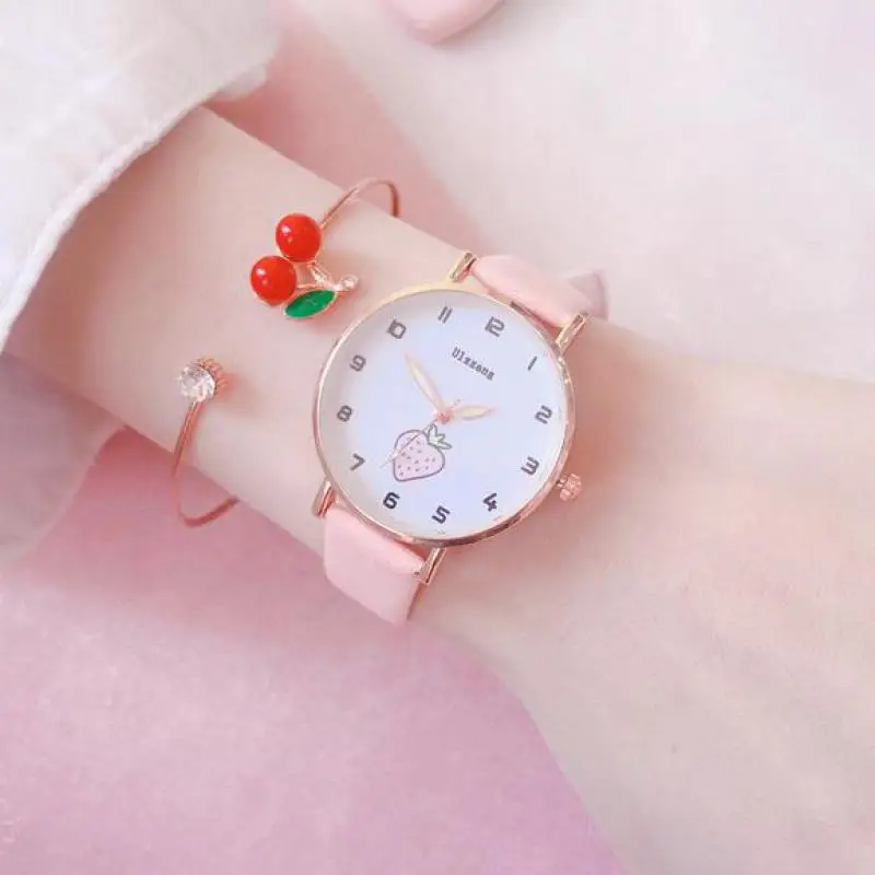 

Fashion Round Quartz Strawberry Pattern Dial Casual Wrist Watches Leather Strap Fashionable Clock for Waterproof Watch for Girl