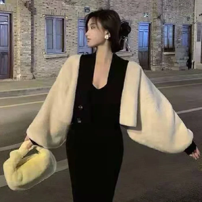 Женский трикотажный кардиган с воротником-поло без рукавов