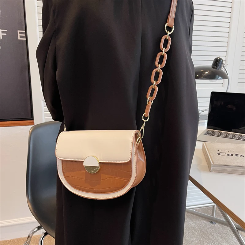 Сумка-мессенджер на плечо женская маленький саквояж цепочке дизайнерский