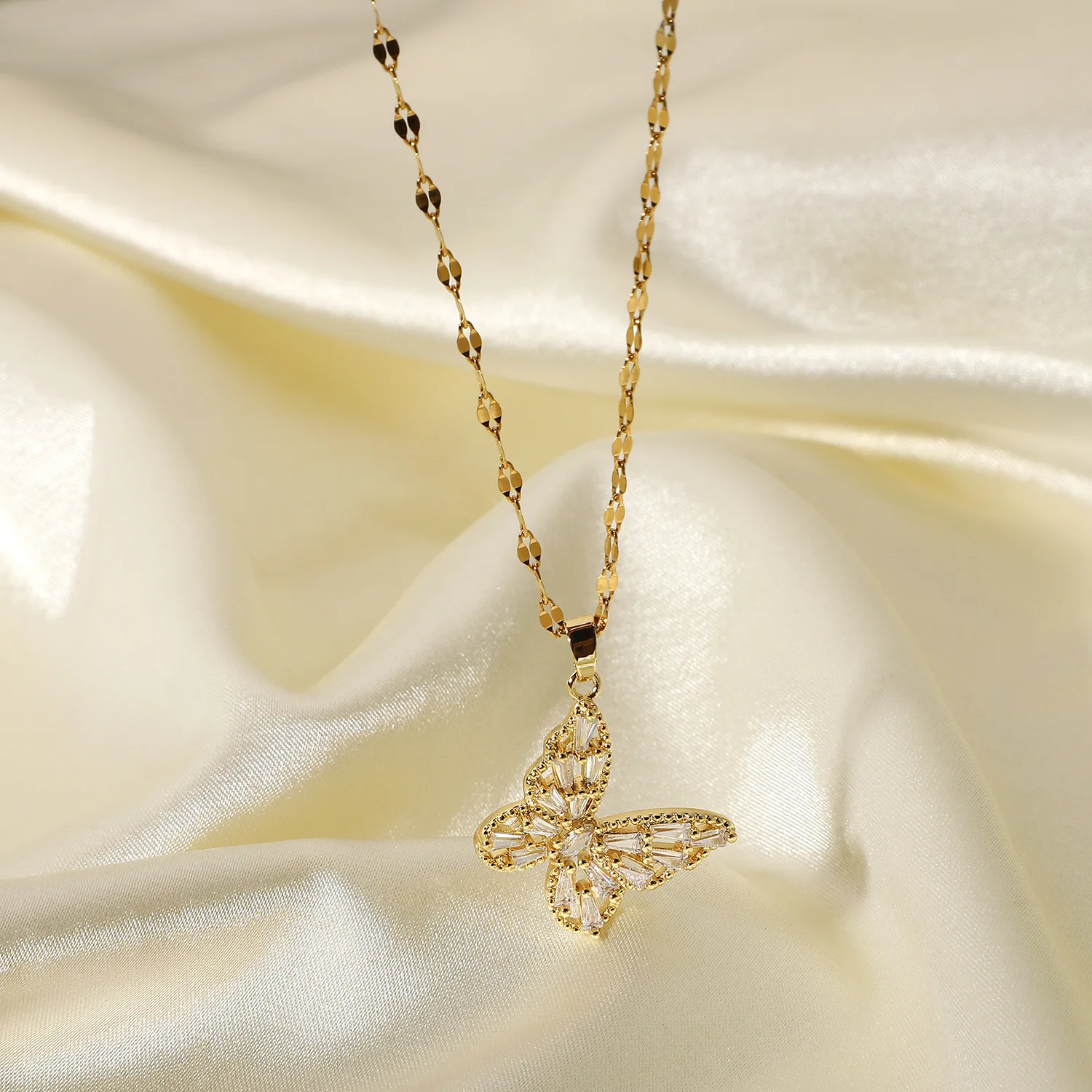 

Shiny Butterfly Necklace Stainless Steel New Romantic Zircon Butterfly Necklace Clavicle Chain for Women Gift Fashion Jewelry