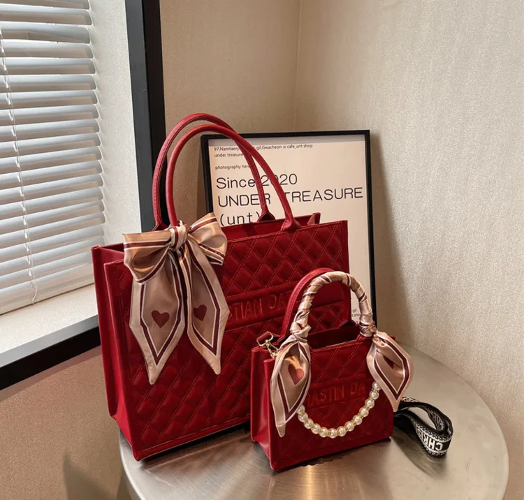 

Red small square Large capacity fashion women's classic single shoulder crossbody bag