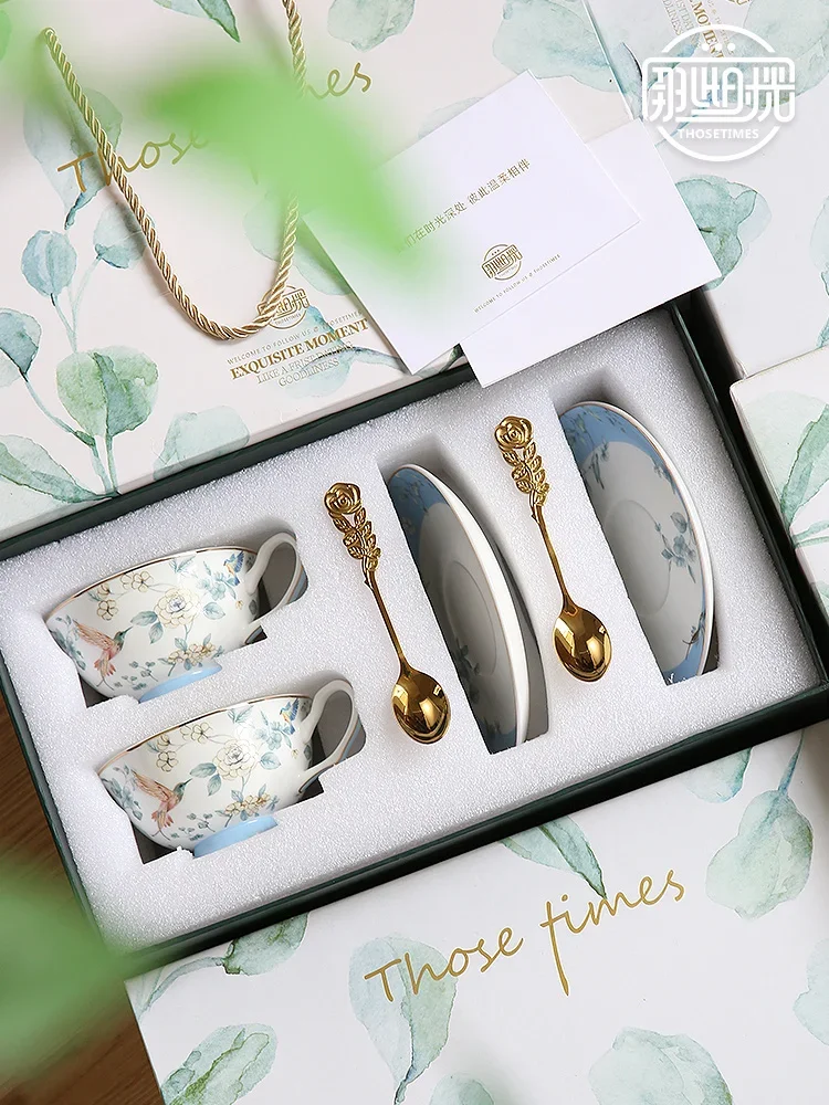 Керамический английский чайный сервиз