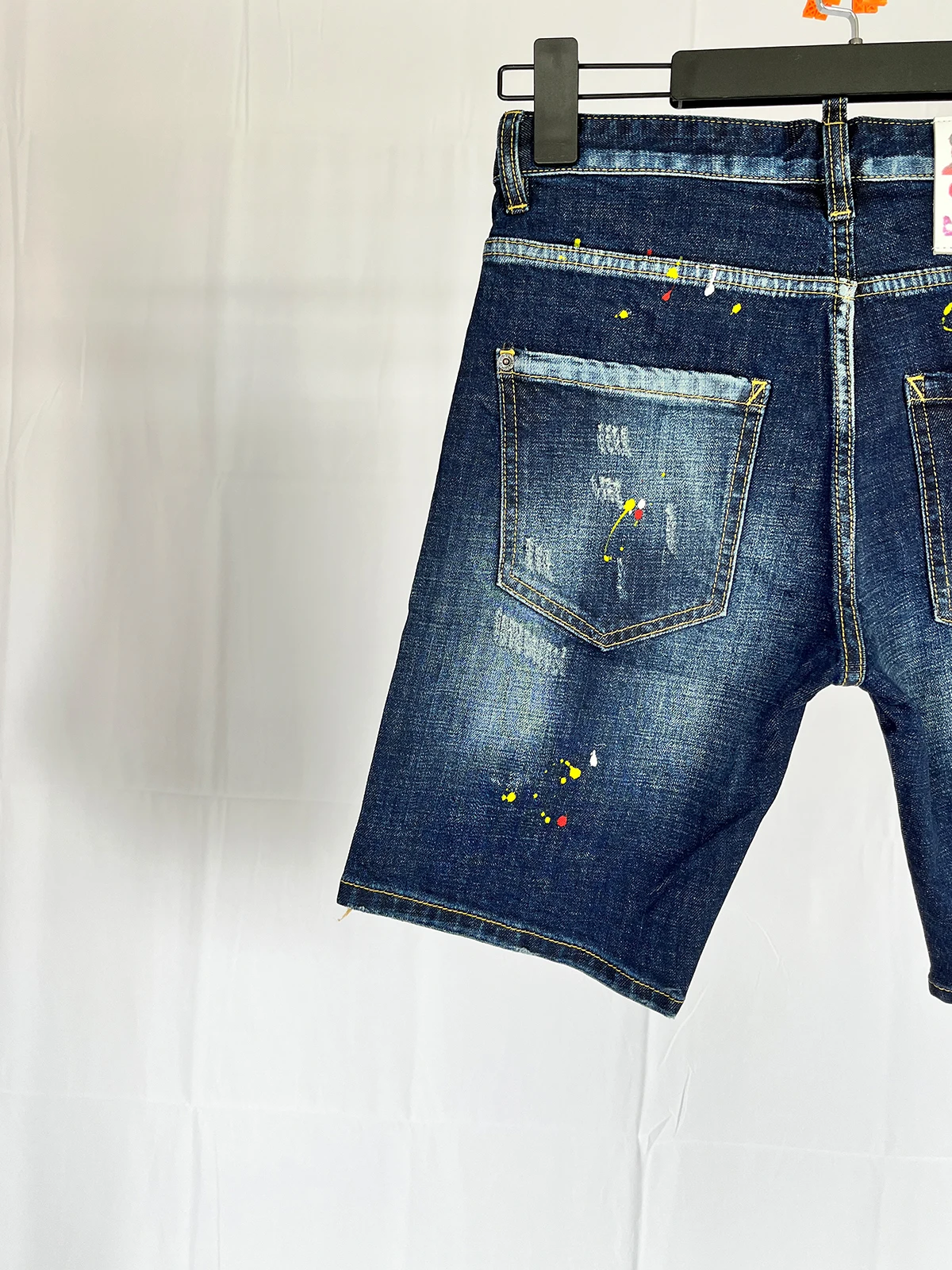 2024 Весна/Лето Новые джинсы D2 для модных мужчин стираные изношенные с принтом