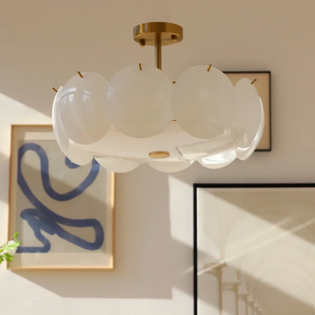 

Кремовая люстра HomeLover