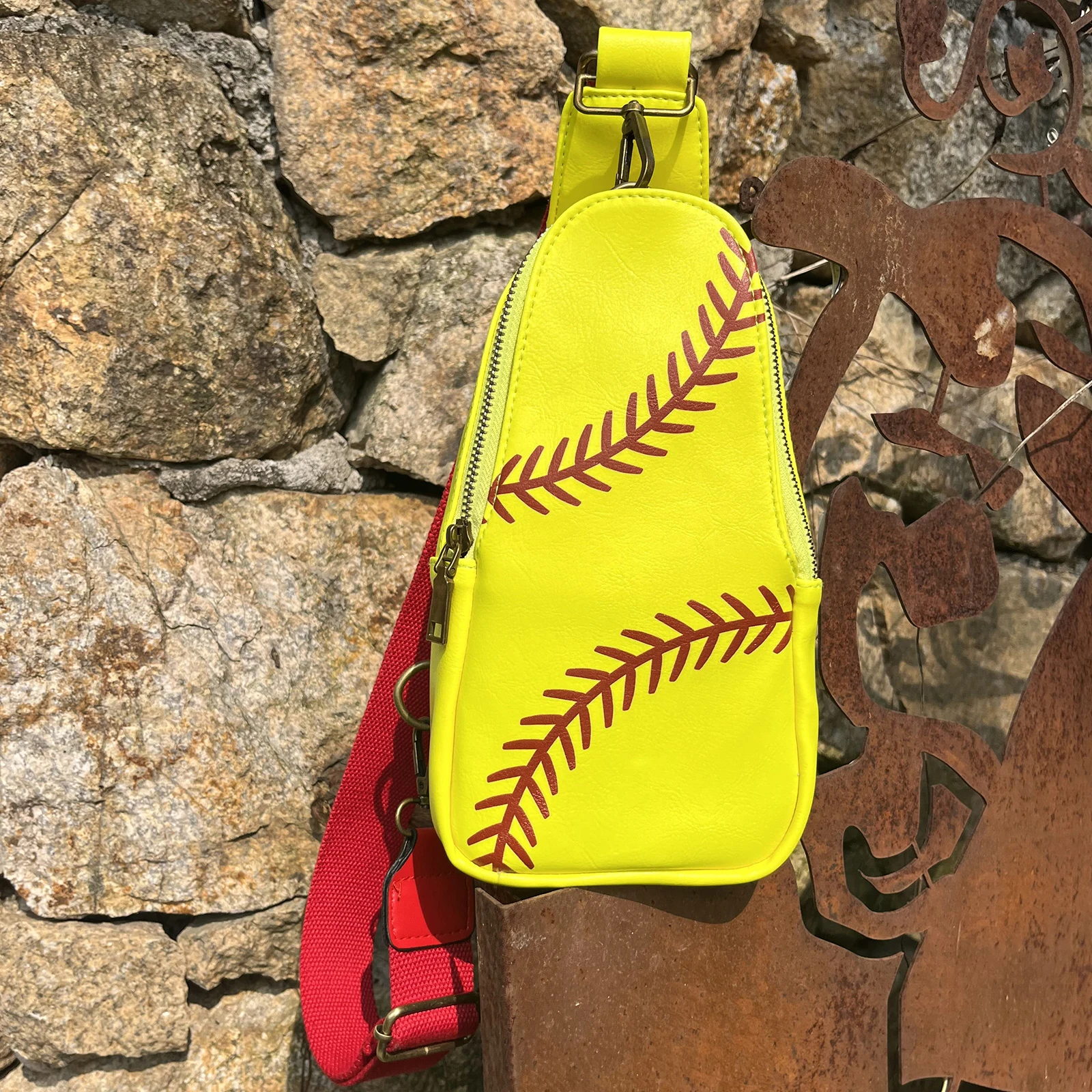 

Softball Leather Fanny Pack Baseball Footbal Sports Sling Bags Crossbody Versatile Bum Bag Chest Bag Phone Shopping Holder Bag