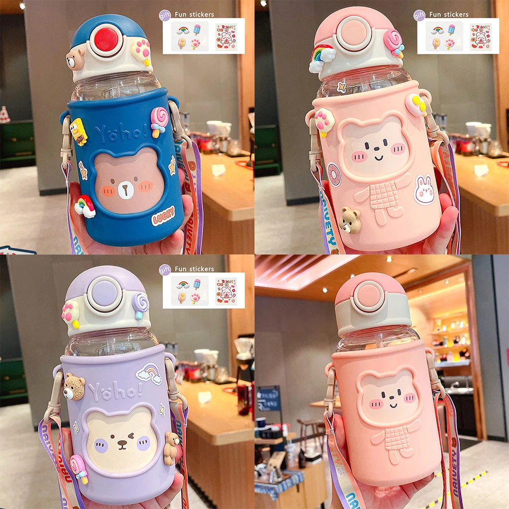 

Милая водяная чашка 700 мл, милая водяная чашка бомбинного типа, устойчивая к высоким температурам, с соломинкой и 3D наклейками для детской ко...