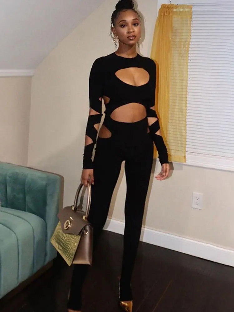 

Женский спортивный комбинезон с открытой спиной и длинным рукавом