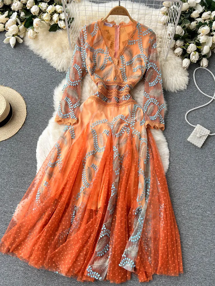 

Женское модельное Сетчатое платье с вышивкой, элегантное вечернее праздничное длинное платье в горошек с V-образным вырезом и длинным рукав...