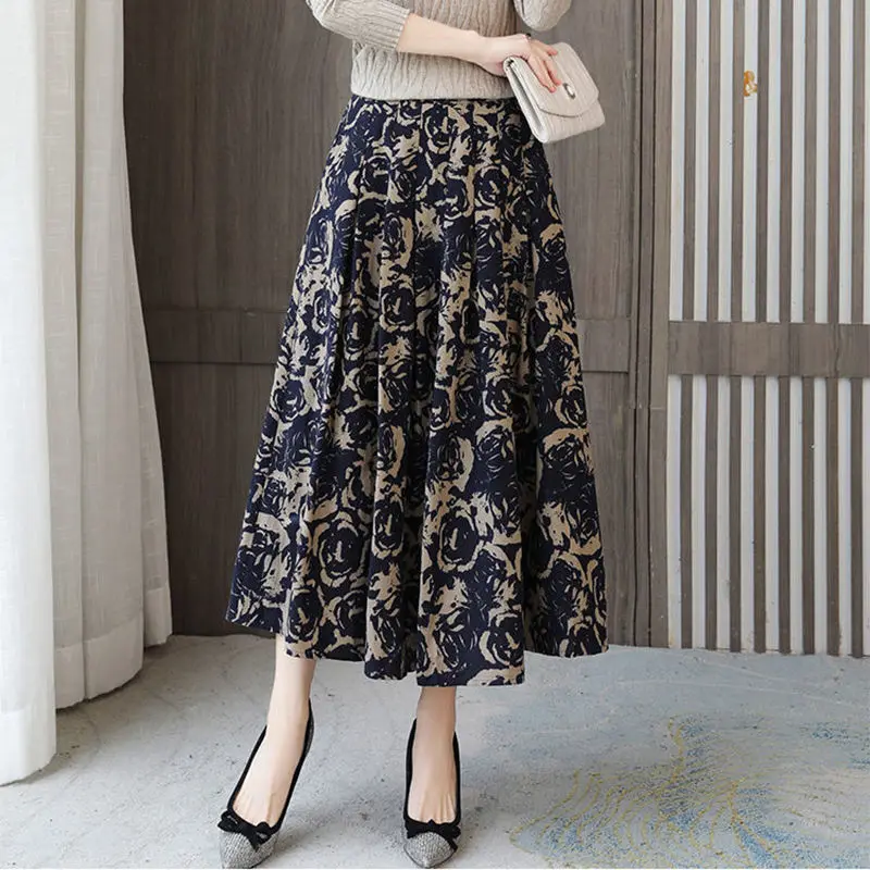 Платье-миди женское приталенное с цветочным принтом эластичная талия