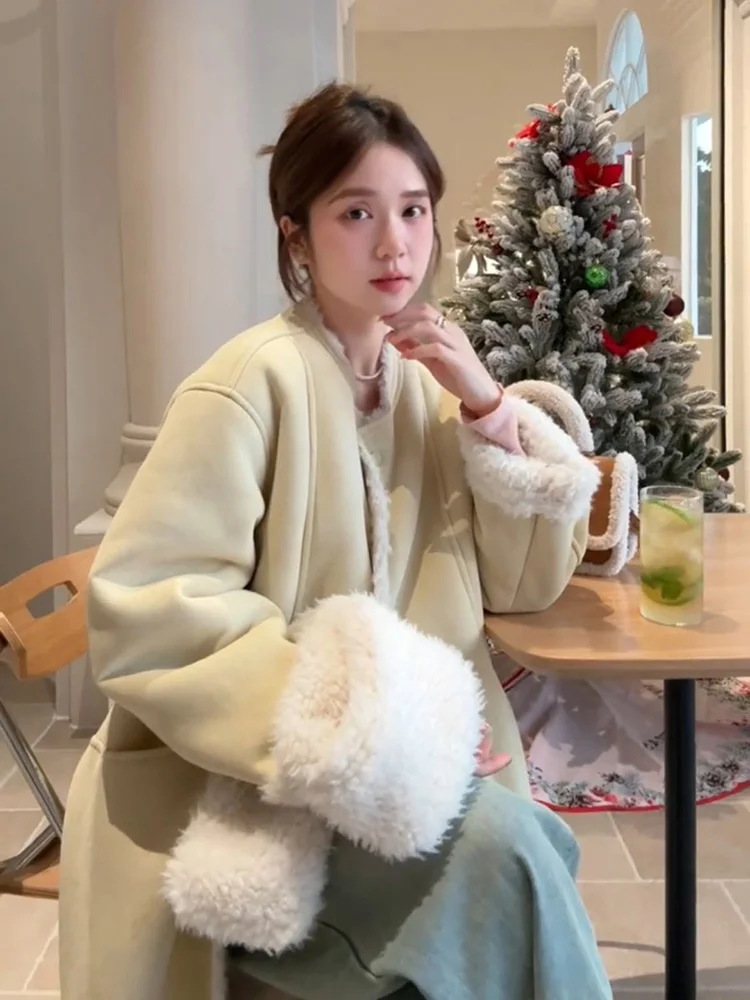 2024 New Fur Integrated Outerwear Women Winter Thickened Lamb Wool Environmental Protection Horn Buckle Mid-Length Coat W...