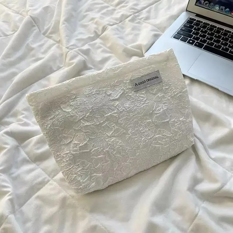 

Женская бархатная косметичка