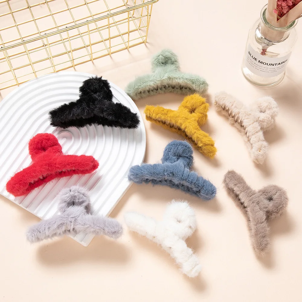 

Winter Plush Hair Claw Elegant Acrylic Hairpins Faux Fur Hair Clip Barrette Crab Headwear for Women Girls Hair Accessories
