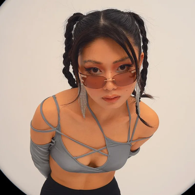 Женские серые/черные топы с лямкой на шее готический Асимметричный кроп-топ Y2k в