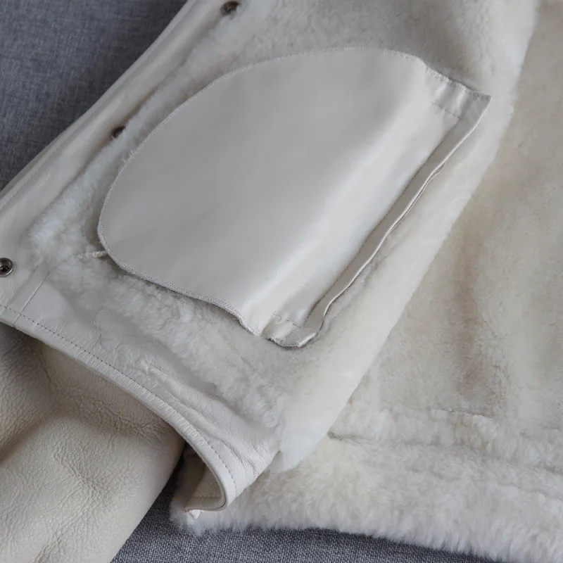 2023 Winter Lady Leather Jackets Shearing Genuine Sheepskin Crop Coats Fur Collar Lamb Fur Lining Short Overcoat Warm DJ3900