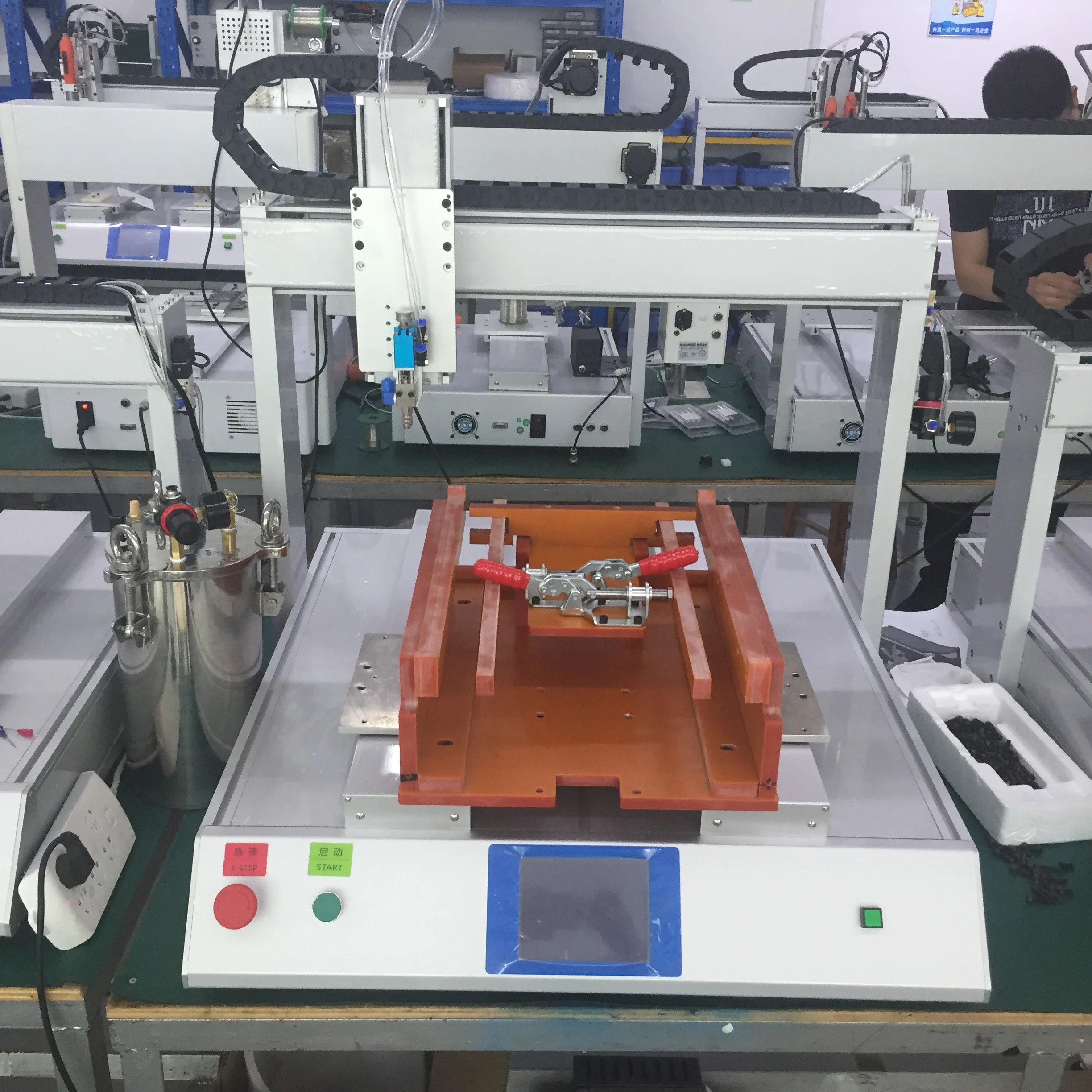 Автоматическая машина для нанесения клея на печатную плату