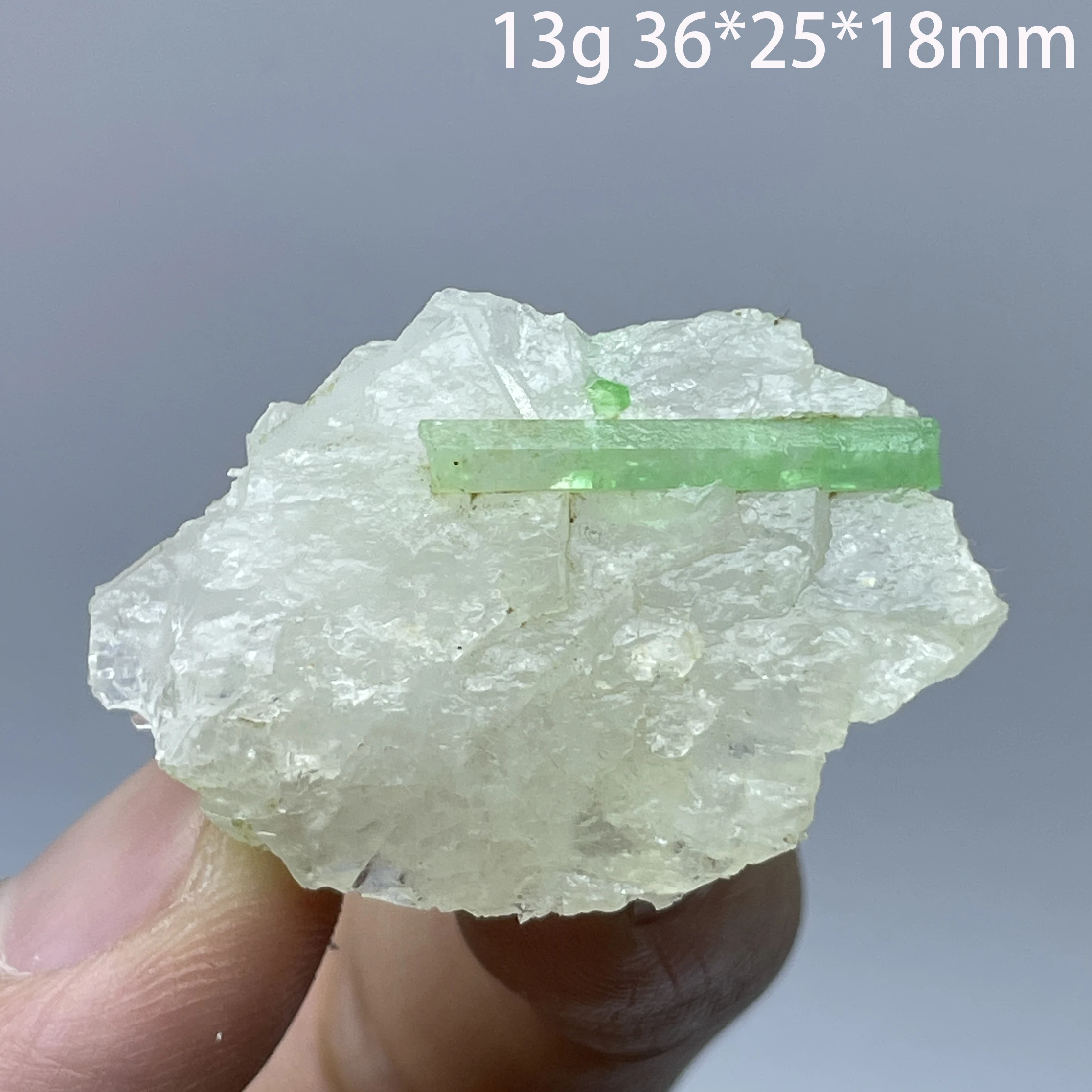 

Зеленый изумруд, кристалл