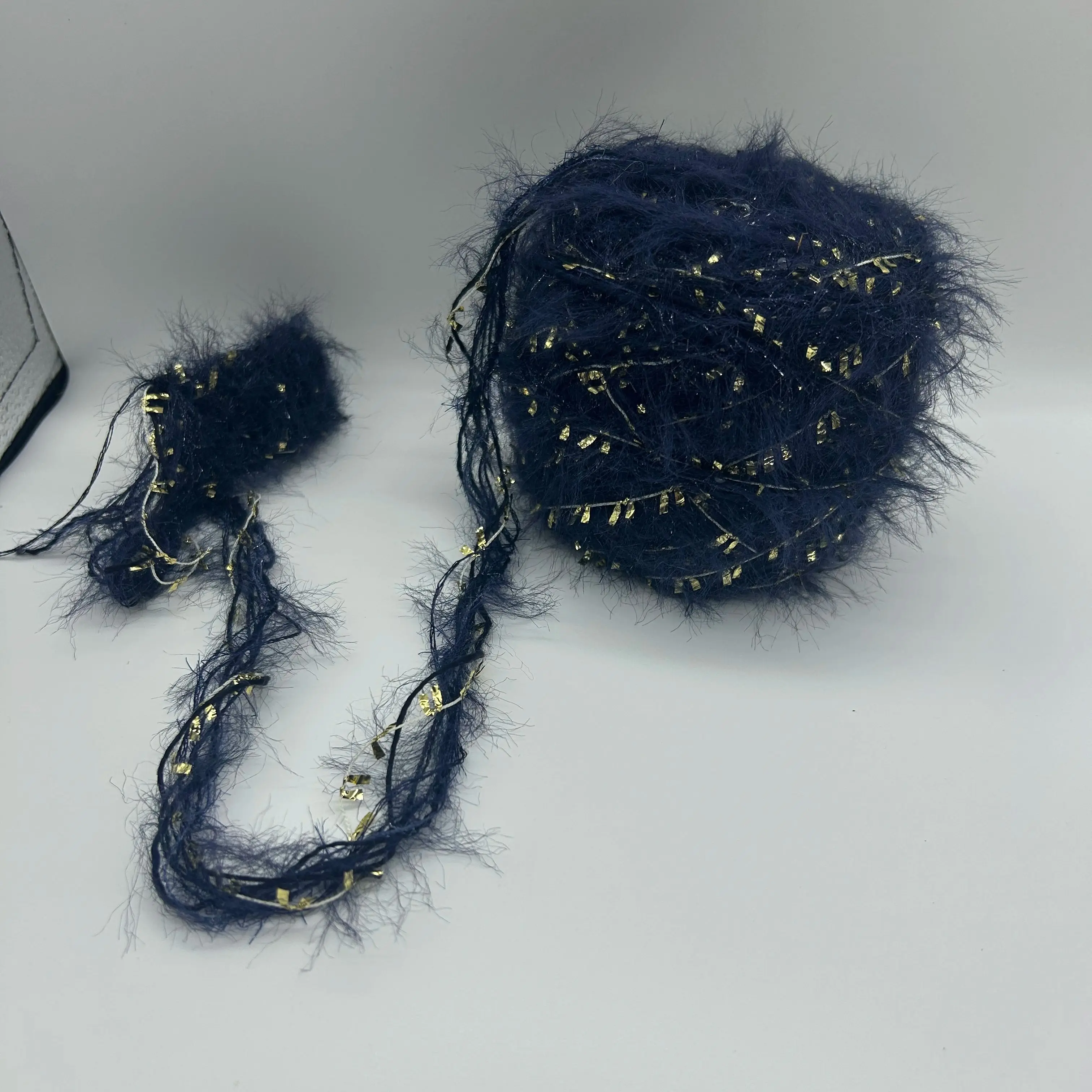 Фото Пряжа для вязания Night Sky Glitter Eyelash Crochet - темно-синяя с металлическим золотым отливом, пушистая, смесовая, 100 г, для свитеров, шарфов, рукоделия №4