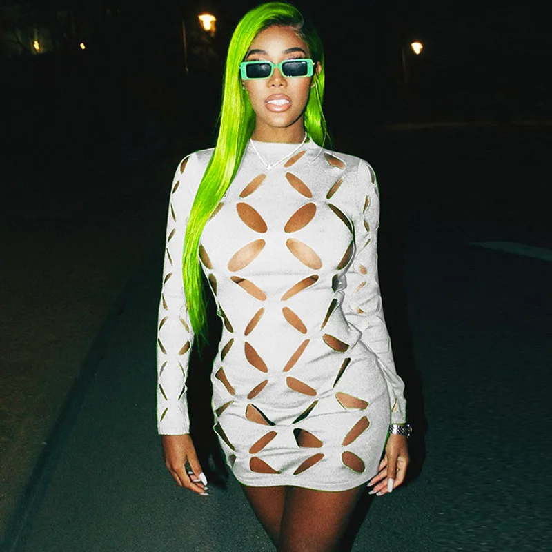 

Женское облегающее платье с длинным рукавом и круглым вырезом