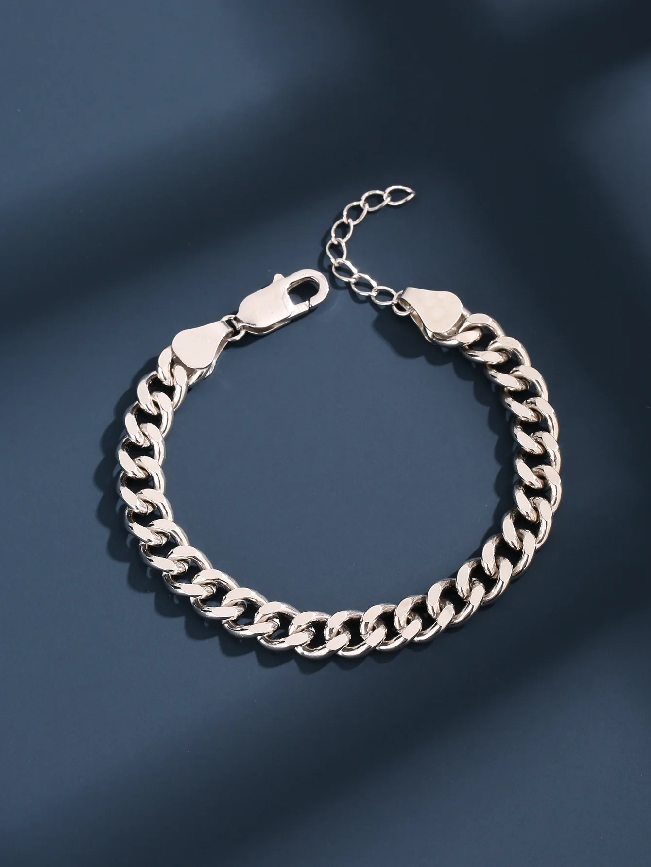 

2023 European and American 100% S925 Sterling Silver Fashion Versatile Fashion Advanced Design Sense Irregular Handicrafted Girl