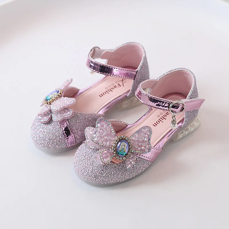 

Детские кожаные туфли для девочек с цветами и блестками, детские туфли на высоком каблуке для девочек с бантом-бабочкой, розовые и серебряны...