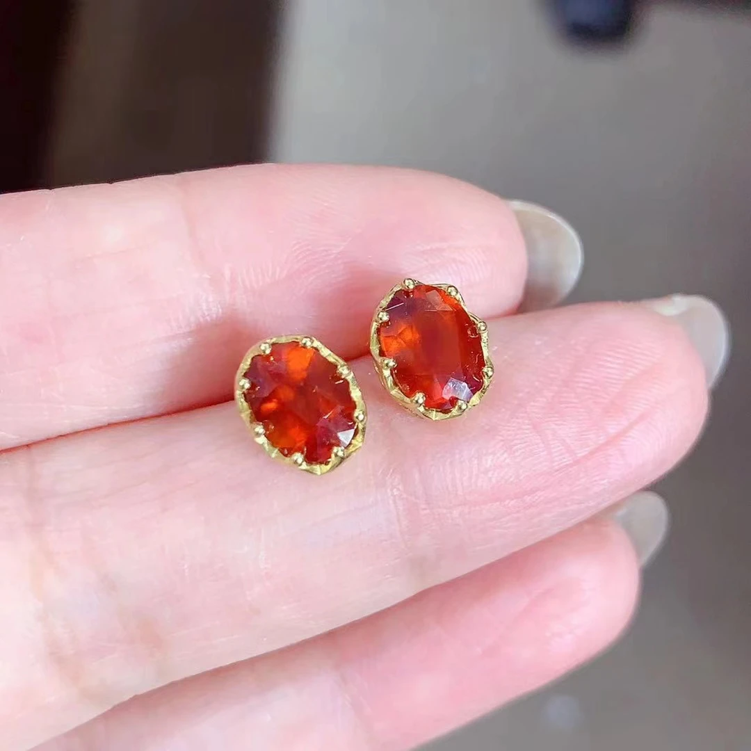 Серьги-гвоздики с гранатом 18 карат